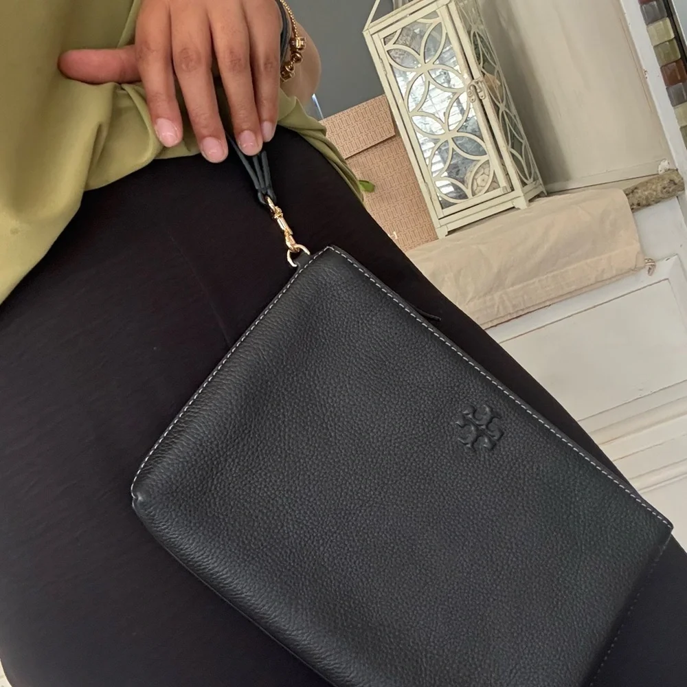 New Tory Burch Thea pouch
